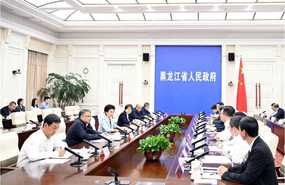 梁惠玲主持召开省政府与智能机器...